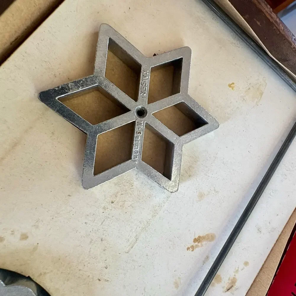 Vintage Kaiser German Waffle Rosette Mold Set in Original Box